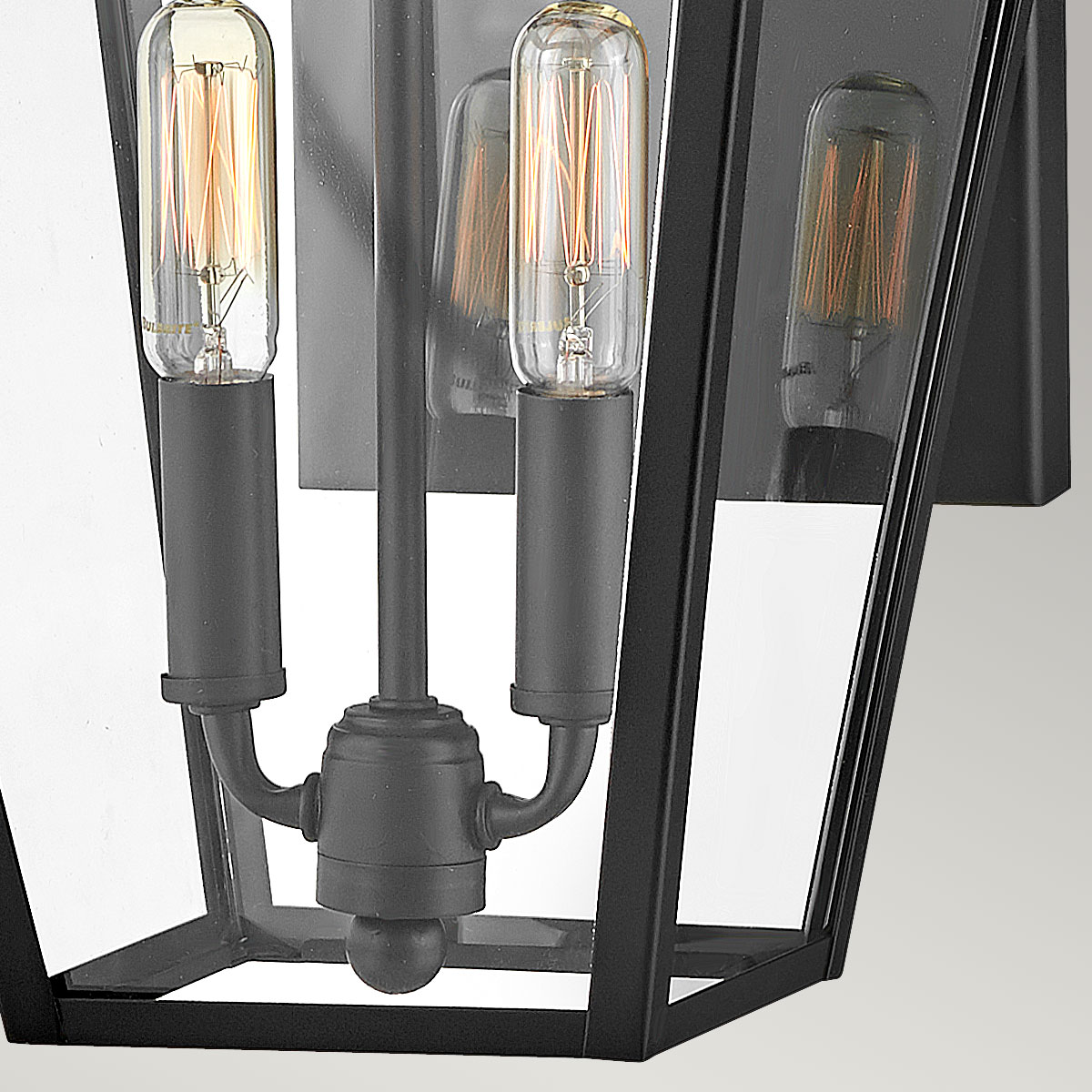 Palma Schwarz außenlampe Von Elstead Lighting - Palma besteht aus Aluminium mit klarem Glas und bietet sowohl Haltbarkeit als auch einen Hauch altmodischen Charme, perfekt für den Einsatz im Freien.