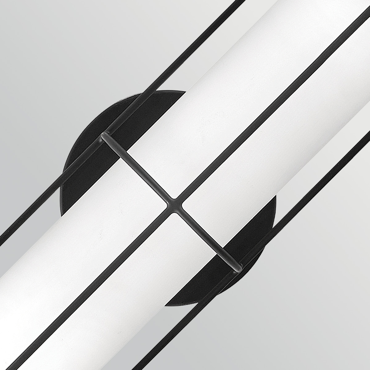 Saylor 43cm Schwarz badezimmerlampe Von Elstead Lighting - Die Leuchte besteht aus Metall mit mattschwarzer Oberfl&auml;che und verf&uuml;gt &uuml;ber ein l&auml;ngliches Opalglas, das ein gleichm&auml;&szlig;iges und feines Licht erzeugt.