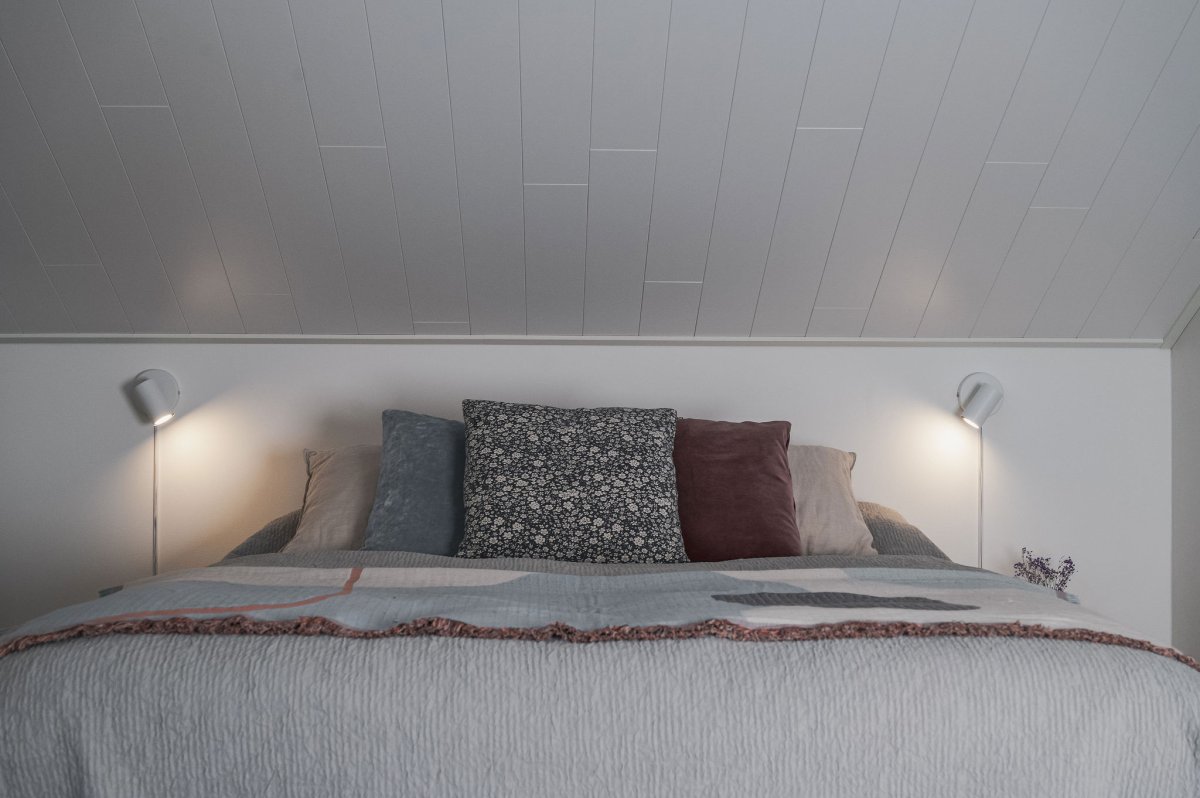 Marlina Weiß leselampe Von Trio Lighting - Der drehbare Strahler lässt sich ganz nach Bedarf ausrichten, die Wandplatte misst 12x12 cm.