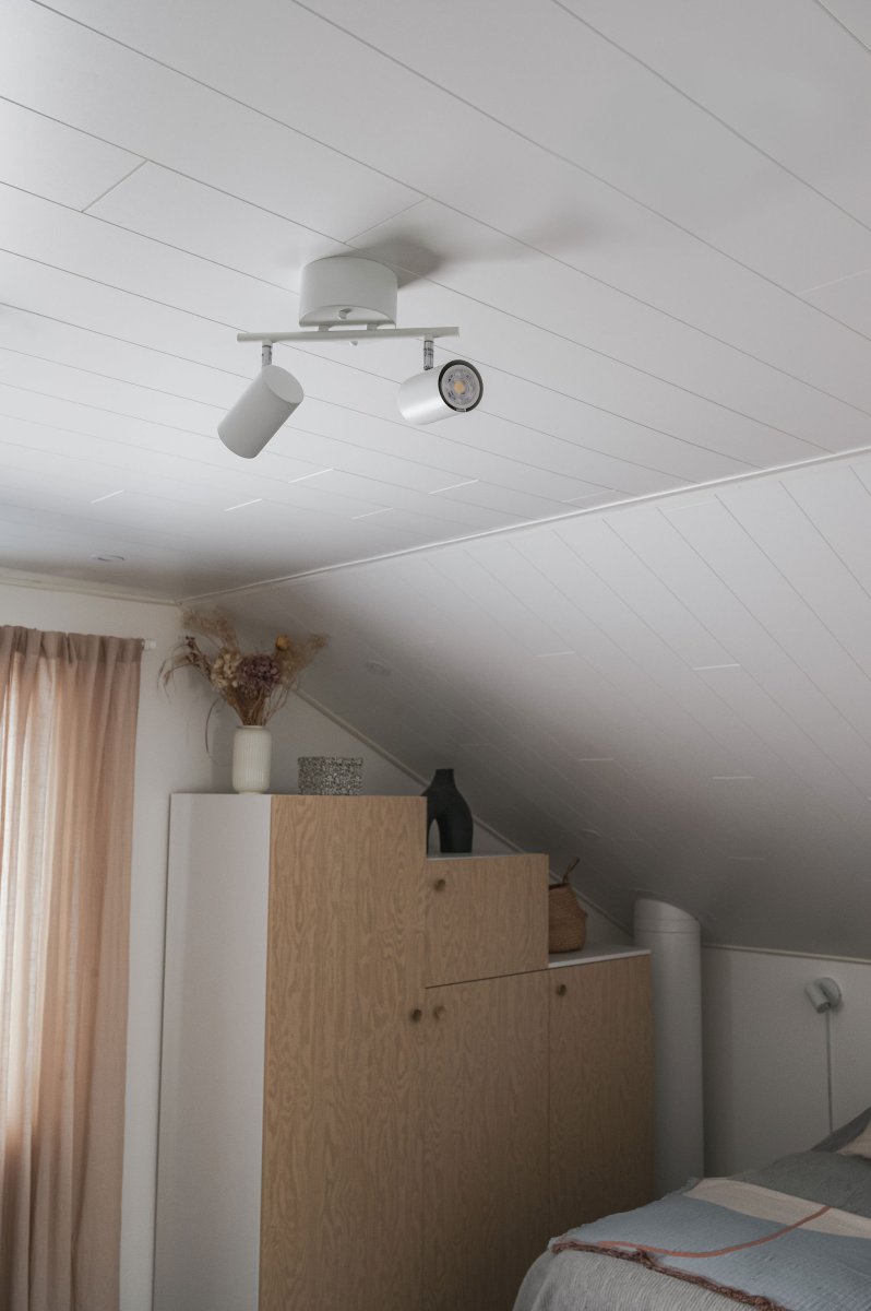 Marlina 2 Weiß spotlight Von Trio Lighting - Die moderne 2-flammige Deckenleuchte MARLEY sorgt mit ihrem stilvollen Design für eine individuelle Beleuchtung im Wohnzimmer oder Flur.