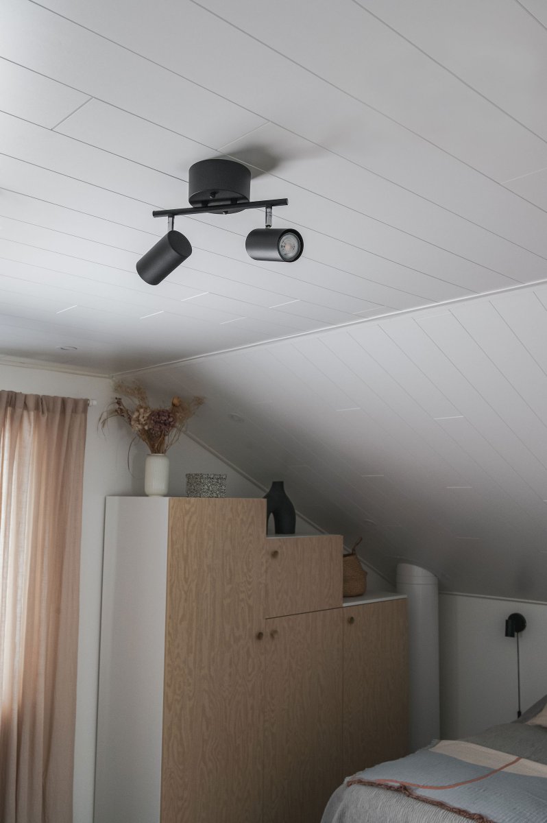 Marlina 2 Schwarz spotlight Von Trio Lighting - Die moderne 2-flammige Deckenleuchte MARLEY sorgt mit ihrem stilvollen Design für eine individuelle Beleuchtung im Wohnzimmer oder Flur.
