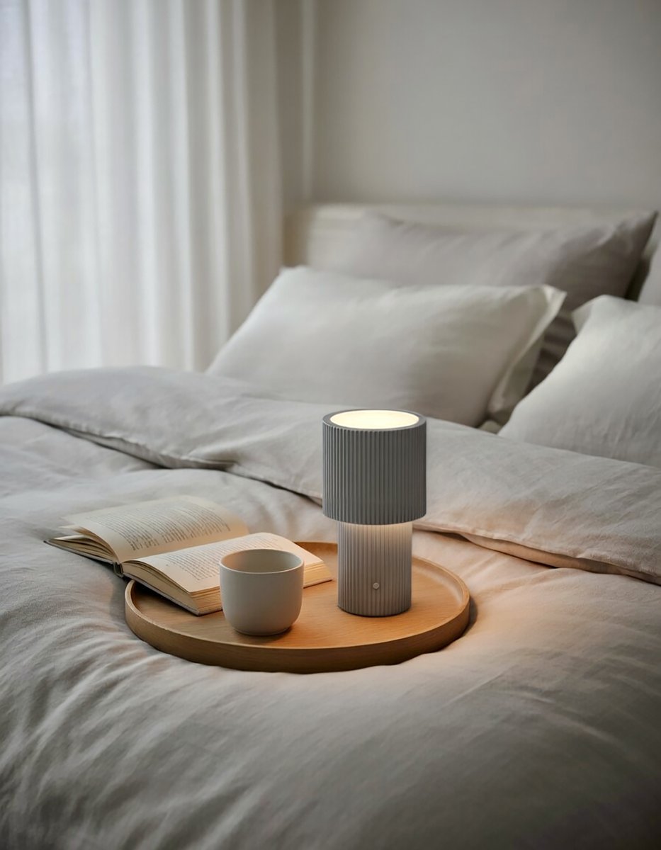 Iluma 22cm Silber tragbare Von Herstal - Ob ruhige Morgenstunden am Fenster oder Abendessen auf dem Balkon – sie ist immer griffbereit und sorgt für die richtige Atmosphäre.