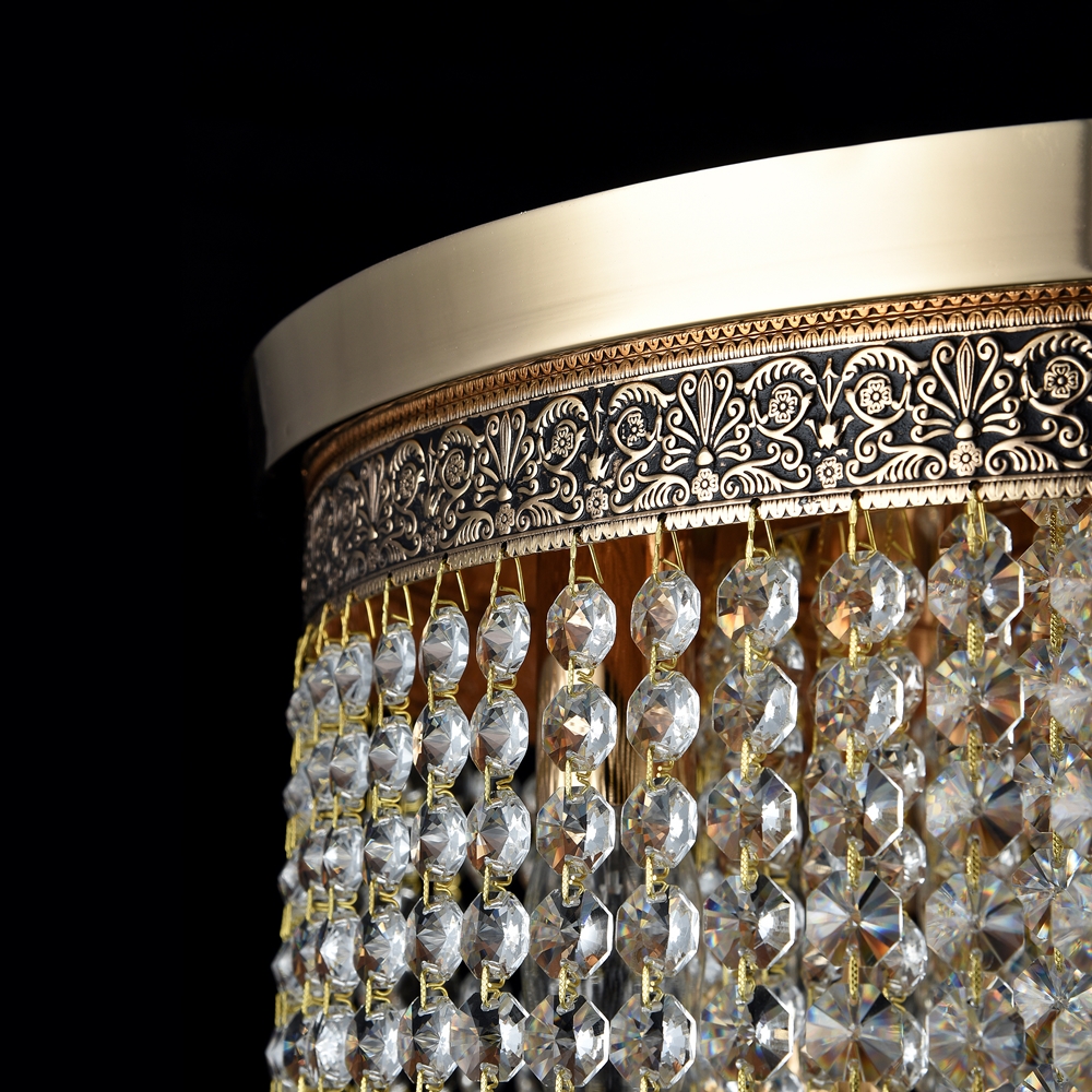 Cascade Ø42 Gold kristall Von Maytoni - Cascade ist eine luxuri&ouml;se Kristalllampe aus Metall mit einem eleganten Gold-Finish.