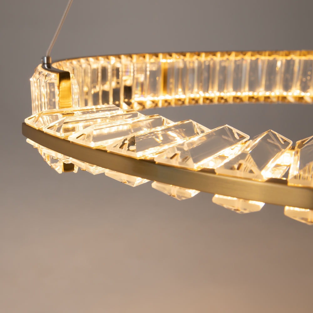 Krone Ø62 Messing hängelampe Von Maytoni - Mit ihrem gro&szlig;z&uuml;gigen Durchmesser von 62 cm wird sie zu einem luxuri&ouml;sen Blickfang im Zuhause und verbreitet ein warmes und stimmungsvolles Licht.