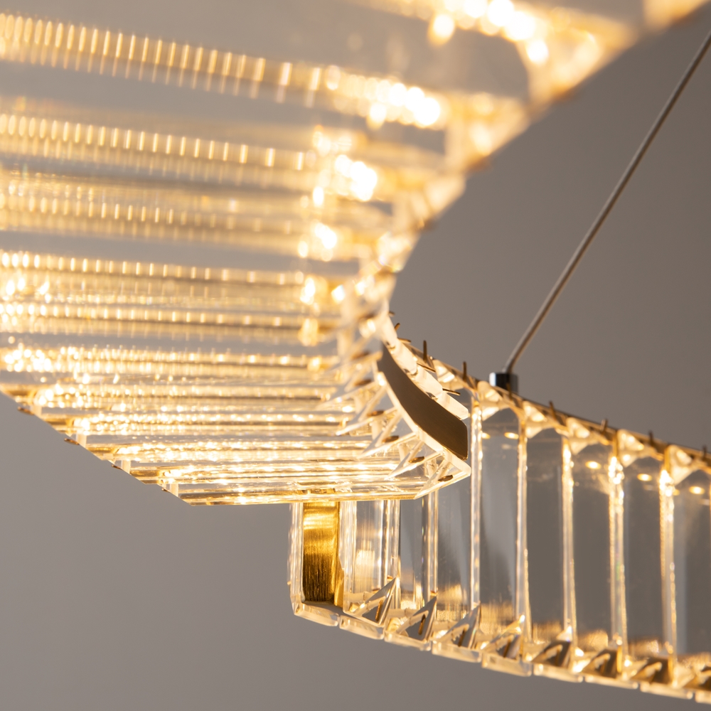 Krone Ø80 Messing hängelampe Von Maytoni - Mit ihrem gro&szlig;z&uuml;gigen Durchmesser von 80 cm wird sie zu einem luxuri&ouml;sen Blickfang im Zuhause und verbreitet ein warmes und stimmungsvolles Licht.