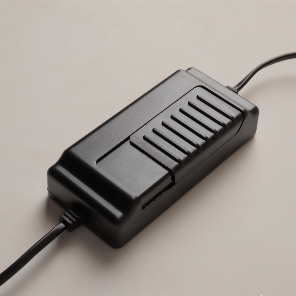 Crochet Gold stehlampe Von Maytoni - Die Helligkeit l&auml;sst sich bequem &uuml;ber den im Bodenschalter integrierten Dimmer regulieren &ndash; eine perfekte Kombination aus Form, Funktion und Atmosph&auml;re.