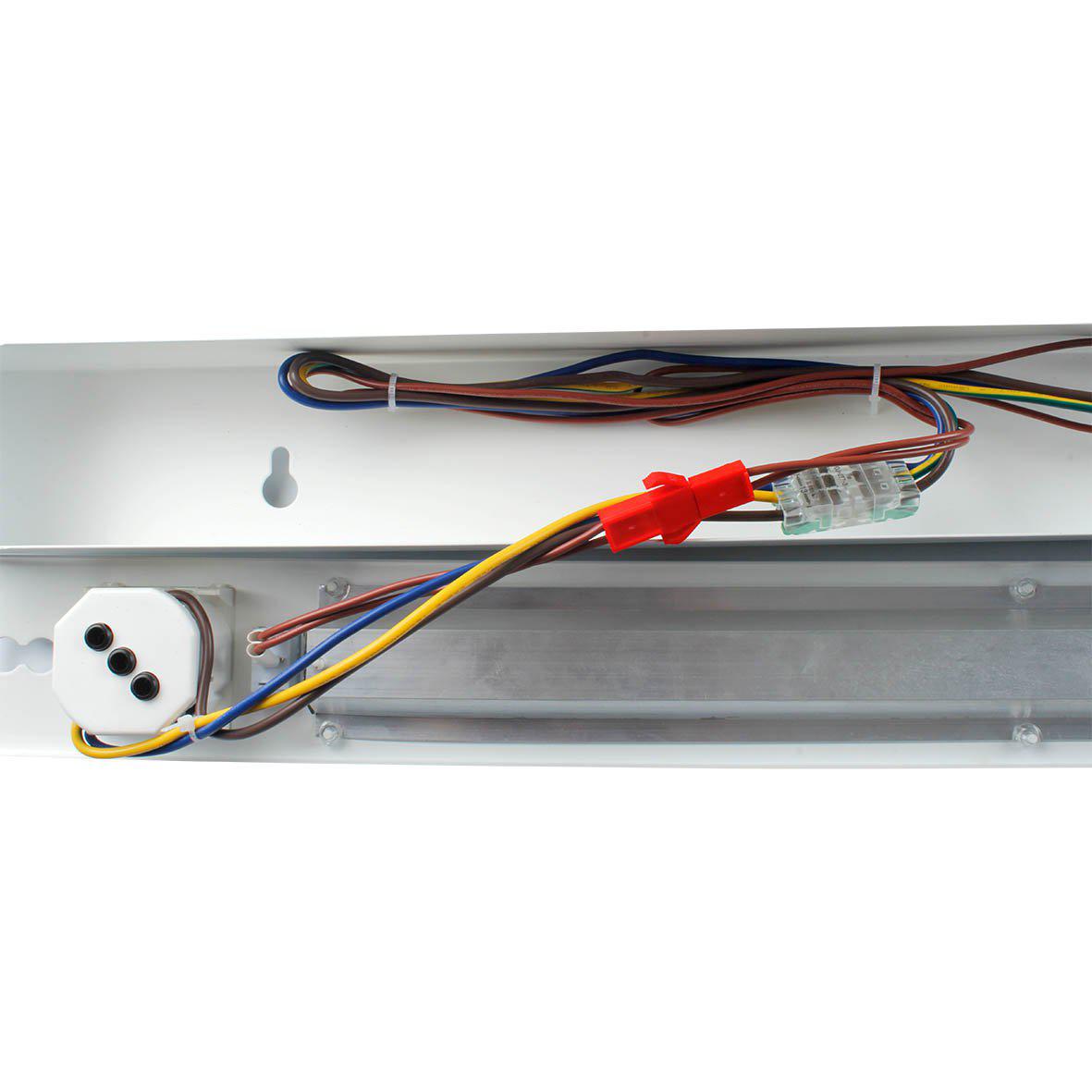 Bänky m. uttag 118cm Weiß Von Designlight - Dimmbar f&uuml;r die richtige StimmungDie Leuchte ist mit Fas-dim dimmbar (kompatibel mit Phasenanschnitt- und Phasenabschnittdimmern), sodass Sie die Helligkeit ganz einfach an Ihre Bed&uuml;rfnisse anpassen k&ouml;nnen.