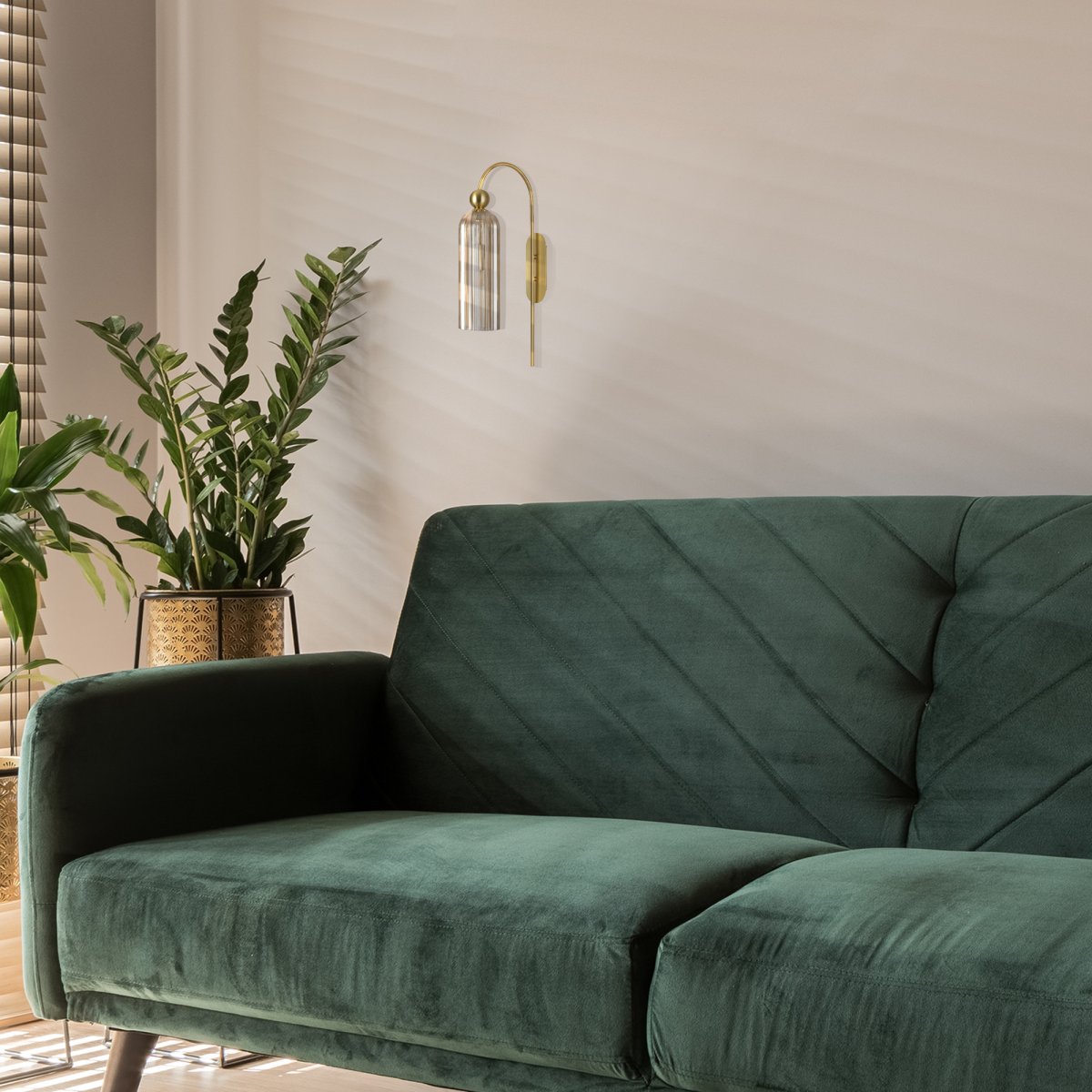 Antic 55cm Gold wandlampe Von Maytoni - Mit seiner raffinierten Bogenform und der einzigartigen Farbkombination ist es die perfekte Wahl für alle, die ihrem Zuhause ein zeitloses und elegantes Flair verleihen möchten.