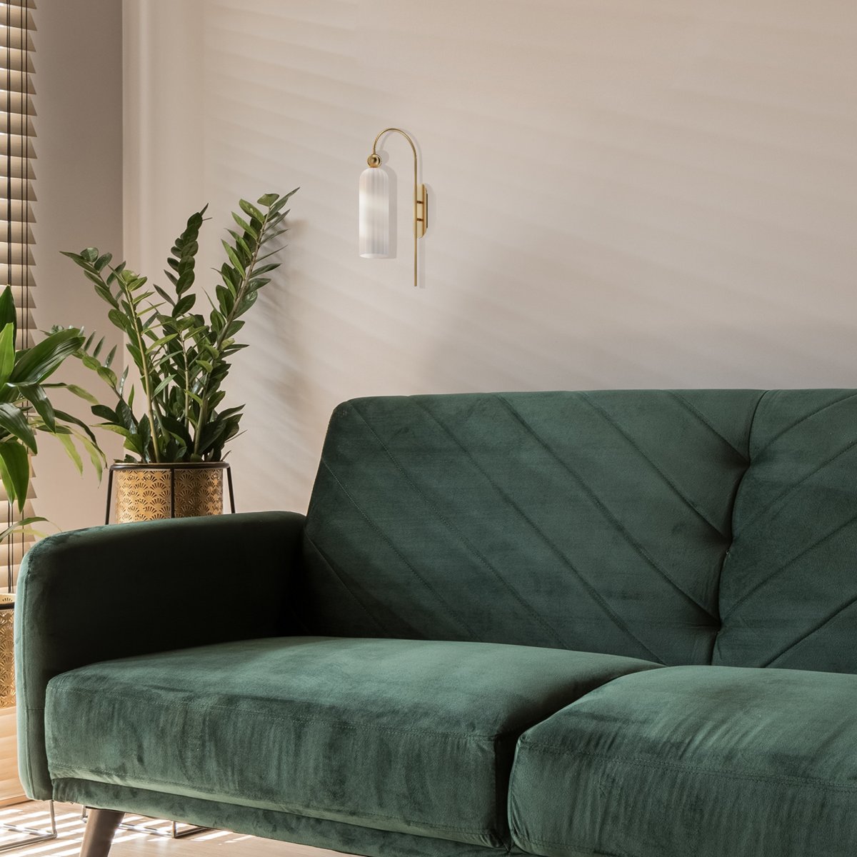 Antic 54cm Weiß wandlampe Von Maytoni - Mit seiner raffinierten Bogenform und der einzigartigen Farbkombination ist es die perfekte Wahl für alle, die ihrem Zuhause ein zeitloses und elegantes Flair verleihen möchten.