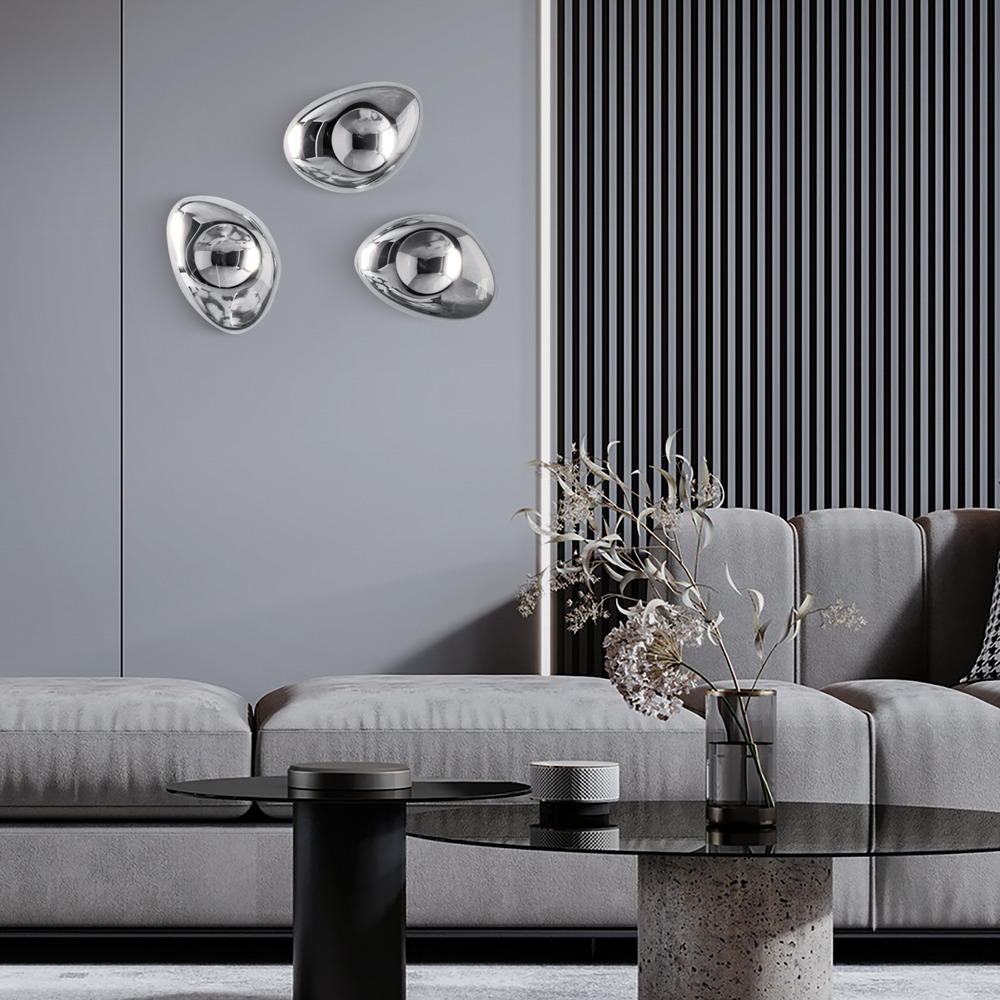 Mabell 28cm Silber wandlampe Von Maytoni - Diese Lampe erzeugt einen warmen und einladenden Lichtfleck und indem Sie mehrere davon in einer Gruppe an der Wand platzieren, können Sie ein stilvolles Kunstwerk schaffen, das Funktion und Ästhetik vereint.
