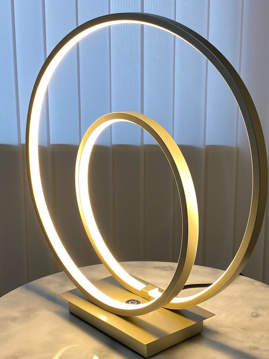 Loop 37cm Sekt tischlampe Von Aneta Lighting - Integrierte 14W LED, dimmbar über einen 3-Stufen-Dimmer am Lampensockel.