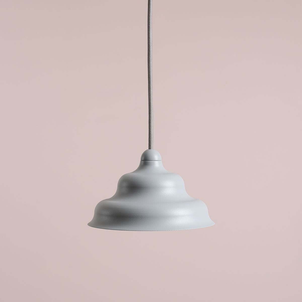 Wave Ø17 Blau hängelampe Von Artera - Wave ist eine moderne Pendelleuchte im Retro-Design und damit eine vielseitige Leuchte, die in jedes Zuhause passt.