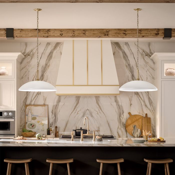 Delarosa Ø50 Weiß/Bronze hängelampe Von Elstead Lighting - Die Pendelleuchte Delarosa ist eine stilvolle und gro&szlig;z&uuml;gige Leuchte, die dem Raum eine ganz besondere Atmosph&auml;re verleiht.