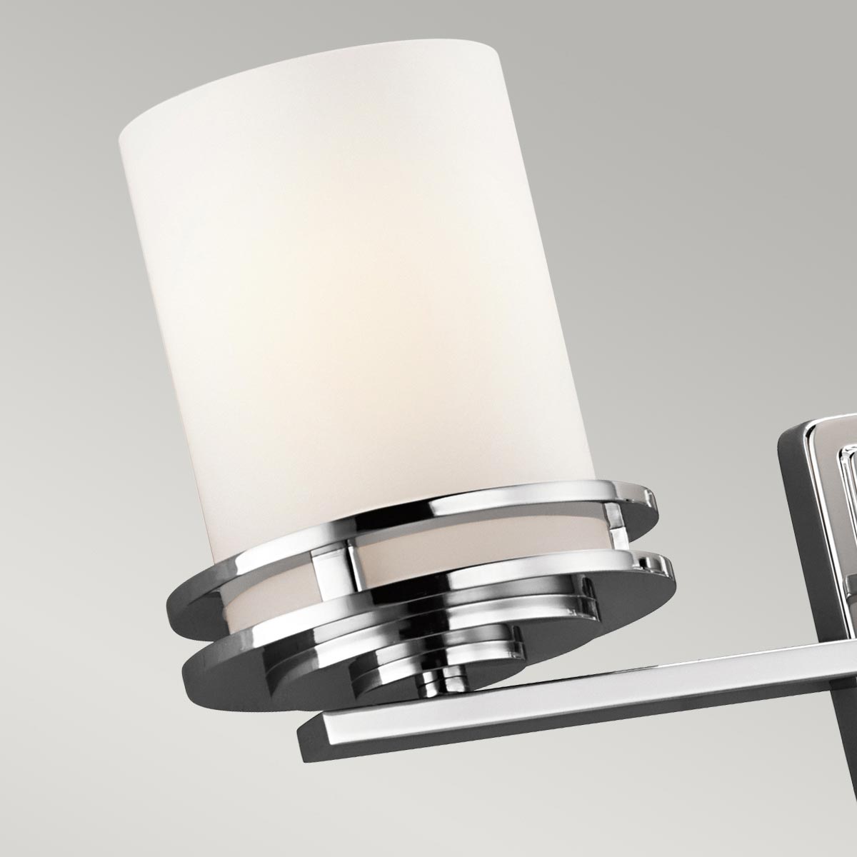 Hendrik 60cm Chrom poliert badezimmerlampe Von Elstead Lighting - Mit seiner polierten Chromoberfl&auml;che und den eleganten Opalglasschirmen hinterl&auml;sst es einen stilvollen und edlen Eindruck.