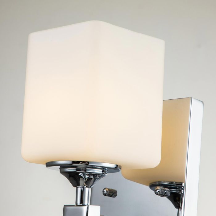 Marette 40cm Chrom badezimmerlampe Von Elstead Lighting - Es ist eine perfekte Ergänzung für viele Einrichtungsstile, von traditionell bis modern und Übergangsstil.