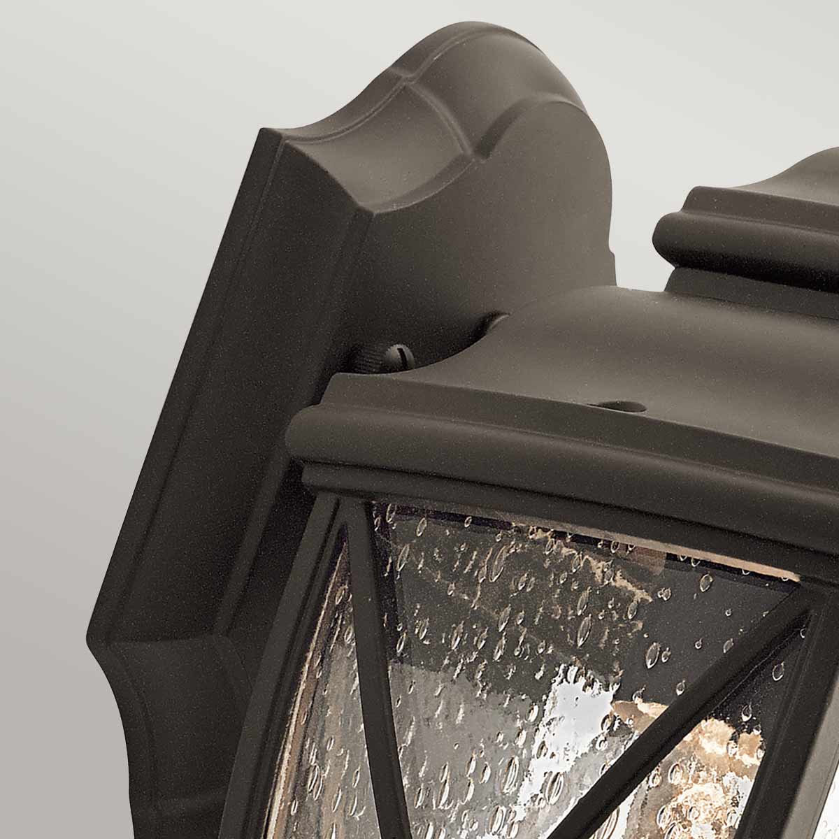 Tangier Antike Bronze außenlampe Von Elstead Lighting - Die Lampe hat die Schutzart IP44 und ist somit langlebig und wetterfest.