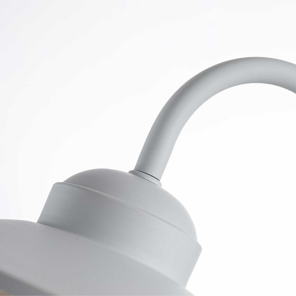 Klampenborg Ø28 Weiß außenlampe Von Elstead Lighting - Die Lampe verfügt über die Schutzart IP44 und wird mit einer beeindruckenden 15-jährigen Garantie geliefert, was sie sowohl praktisch als auch langlebig macht.