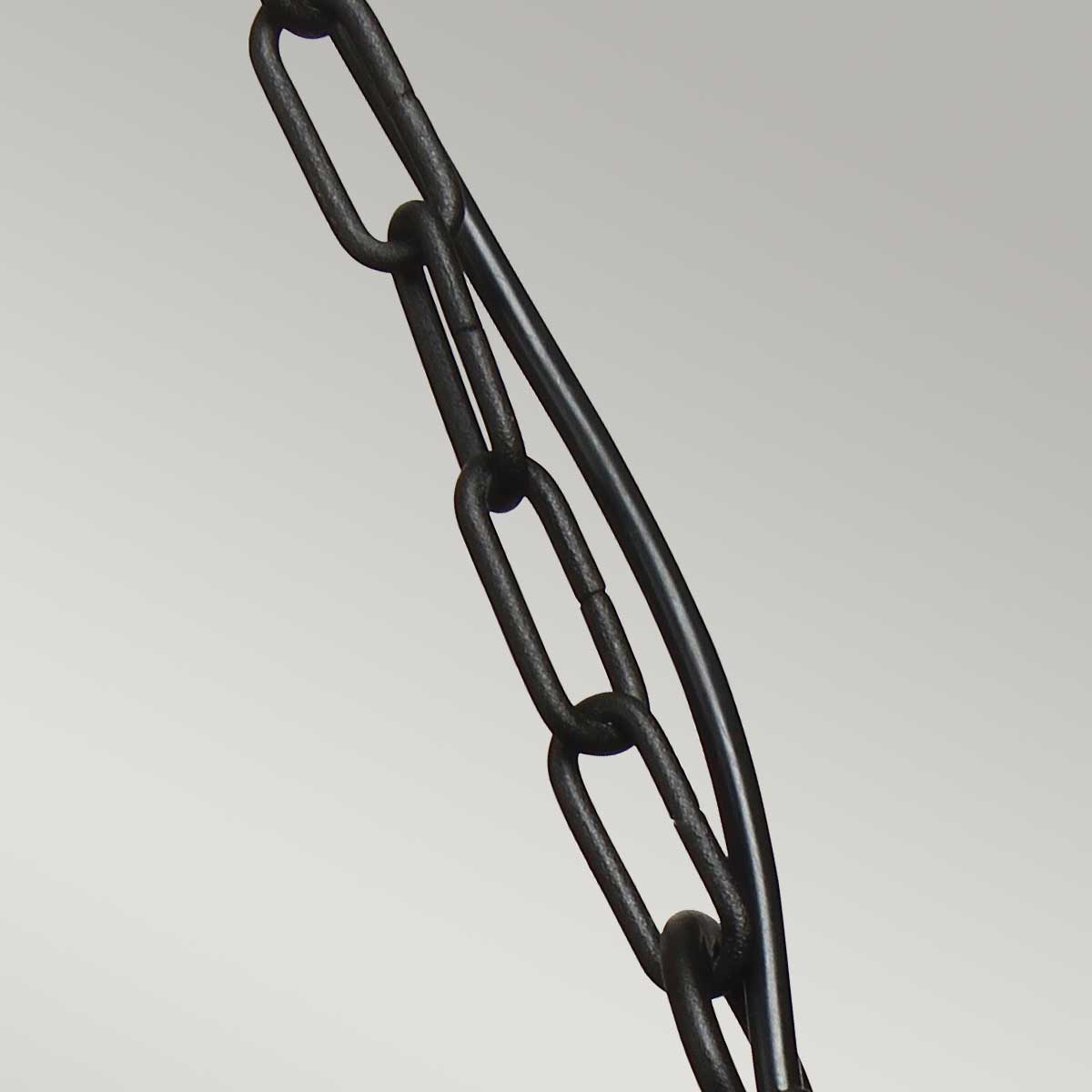 Klampenborg Ø28 Schwarz Von Elstead Lighting - Tillverkad av rostfritt st&aring;l i svart finish och glas, erbjuder den en robust konstruktion som st&aring;r emot v&auml;der och vind.