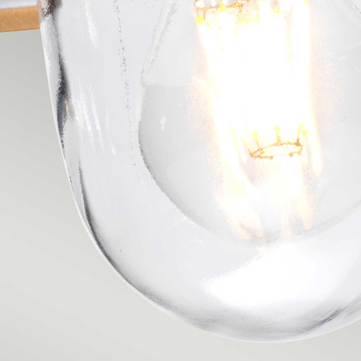 Klampenborg Ø28 Silber Von Elstead Lighting - Tillverkad av rostfritt st&aring;l i silverfinish och glas, erbjuder den en robust konstruktion som st&aring;r emot v&auml;der och vind.