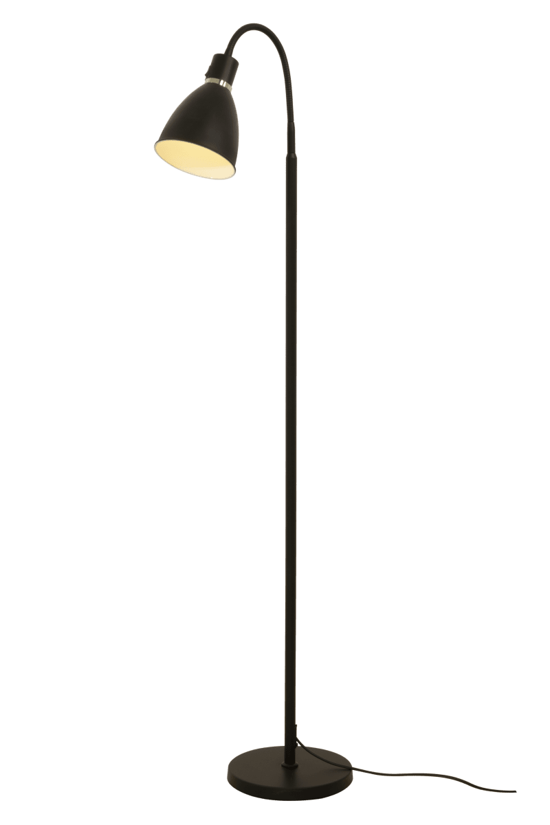 Idre 1 Schwarz stehlampe Von Aneta Lighting - Idre ist eine stilvolle Stehleuchte aus mattschwarzem Metall mit einem eleganten Zierring aus Chrom.