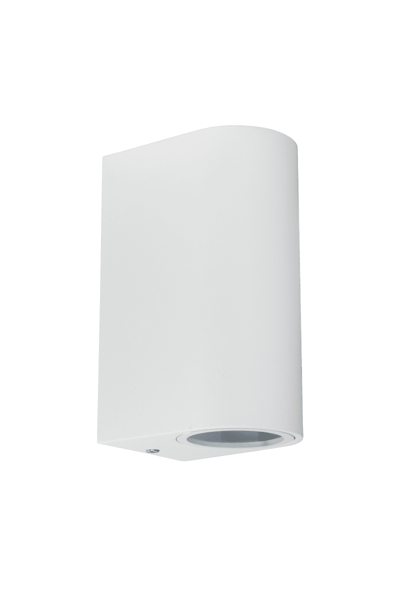 Tor Duo Weiß außenlampe Von Lampan - Lampan lyser fint ner och upp p&aring; v&auml;ggen och skapar en h&auml;rlig atmosf&auml;r.