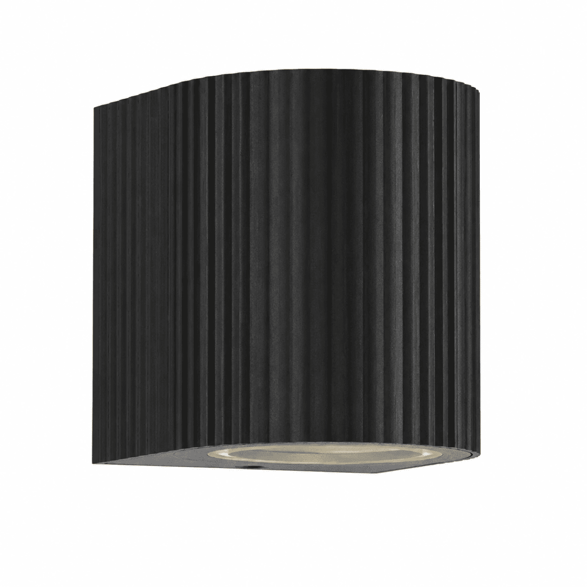 Freja Single Schwarz außenlampe Von Lampan - Freja passt perfekt an den Eingangsbereich, die Garageneinfahrt oder die Terrasse und wird so zum funktionalen und zugleich dekorativen Element.