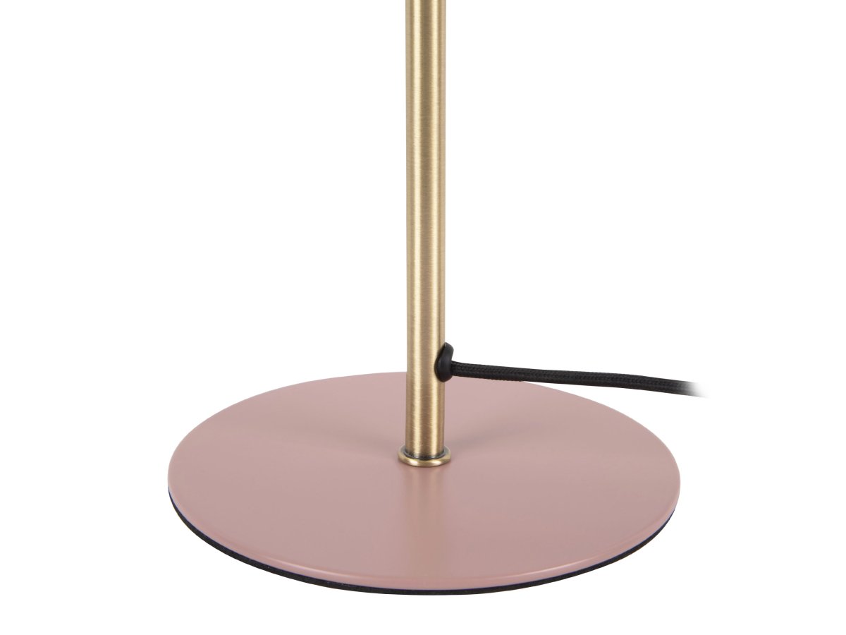Bonnet 40cm Rosa tischlampe Von Leitmotiv - Der puderrosa Schirm und die eleganten Messingdetails verleihen ihr einen stilvollen und trendigen Look, w&auml;hrend die Leuchte ein warmes und angenehmes Licht verbreitet.