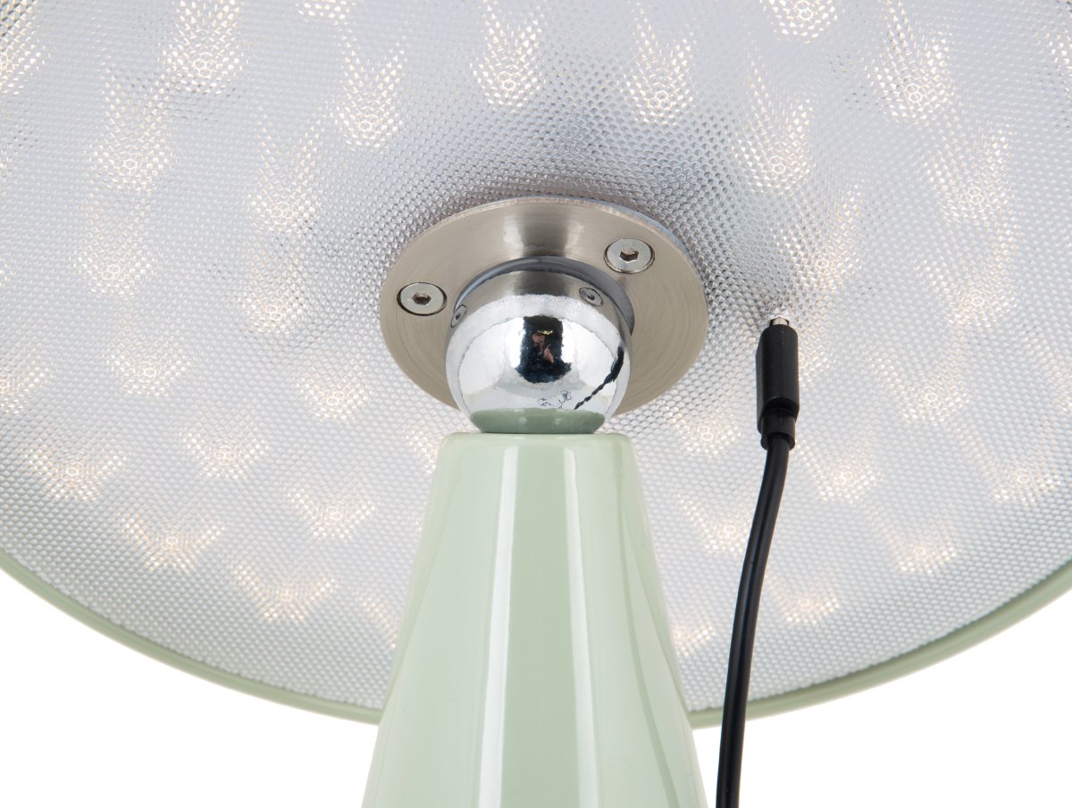 Phoebe LED 26cm Grün tragbare Von Leitmotiv - Die Leuchte ist über die Touch-Taste auf dem Bildschirm in drei Stufen dimmbar und bietet nach vollständiger Aufladung bis zu 8 Stunden Licht.
