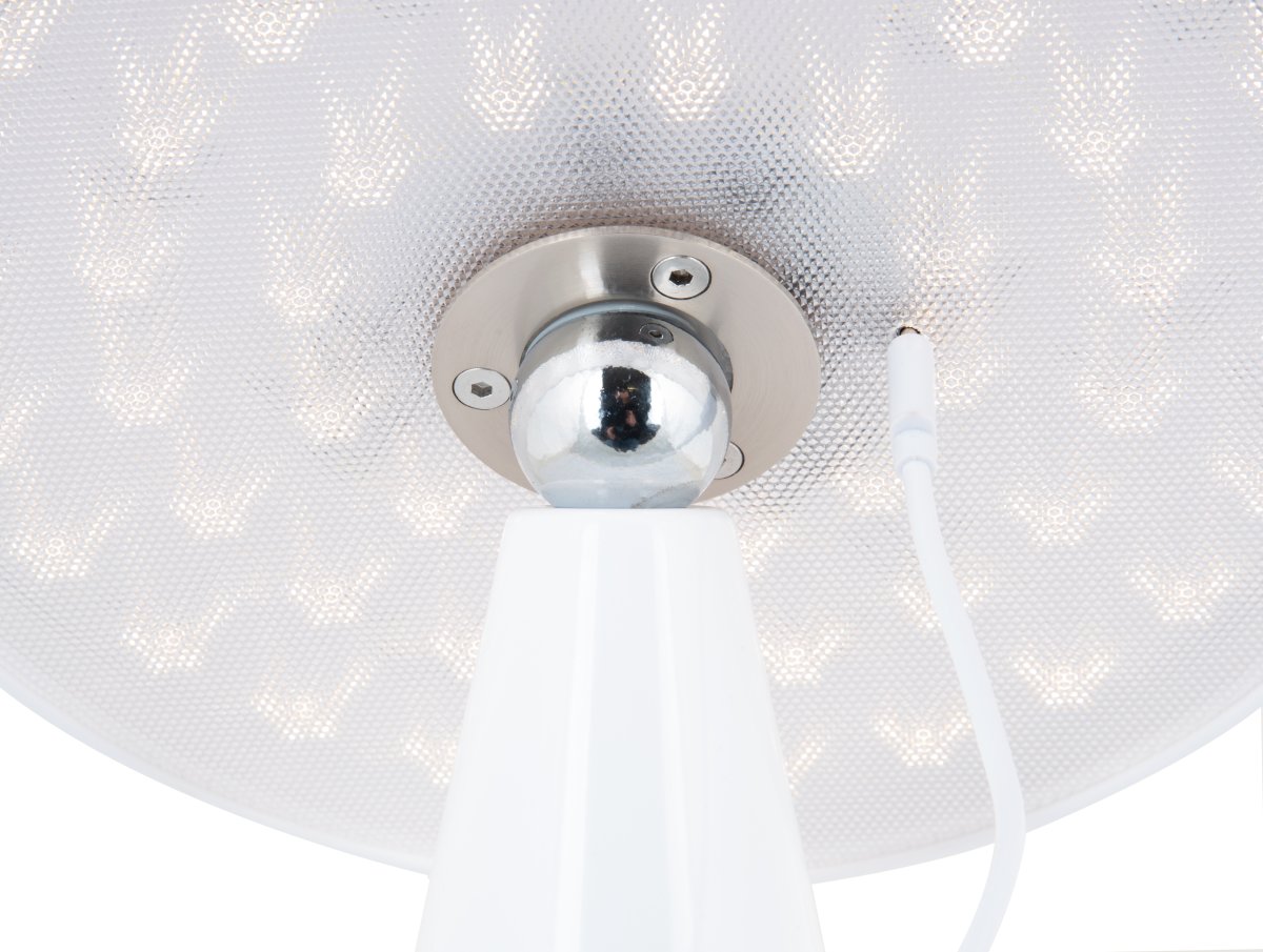 Phoebe LED 26cm Weiß tragbare Von Leitmotiv - Die Lampe ist über die Touch-Taste auf dem Bildschirm in drei Stufen dimmbar und bietet nach vollständiger Aufladung bis zu 8 Stunden Licht.