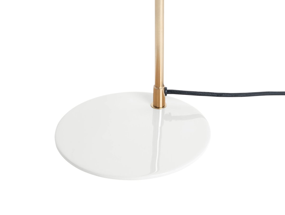 Smart 56cm Weiß schreibtischlampe Von Leitmotiv - Die glänzende, weiß emaillierte Oberfläche und die eleganten Golddetails verleihen der Leuchte einen einzigartigen und attraktiven Look.