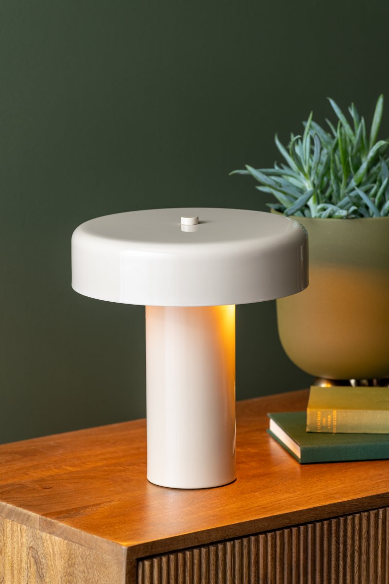 Riqueza Palo 26cm Greige tischlampe Von Leitmotiv - Ihre schlanke Form und das klare Design verleihen ihr eine elegante und zur&uuml;ckhaltende Ausstrahlung, die sich harmonisch in viele verschiedene Umgebungen einf&uuml;gt.