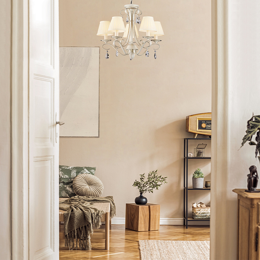 Brionia Ø58 Weiß hängelampe Von Maytoni - Brionia ist ein klassischer Kronleuchter aus Metall mit einem wundersch&ouml;nen Finish in Antikwei&szlig;.