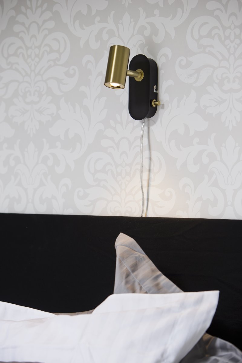 Gusto Schwarz leselampe Von Aneta Lighting - Gusto verfügt über eine warmweiße 5W-LED-Lichtquelle und bietet satte 400 Lumen.