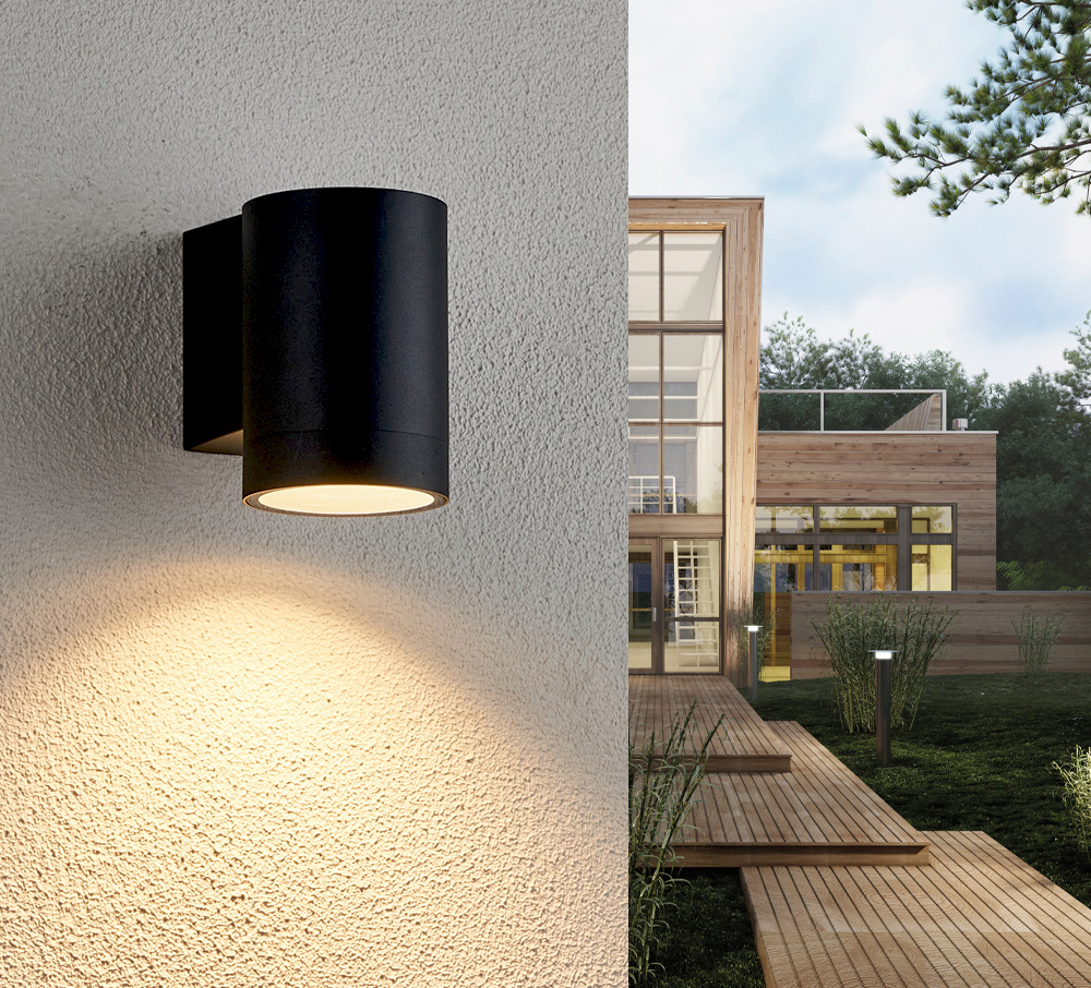 Oden Single Schwarz außenlampe Von Lampan - Lampan lyser fint ner p&aring; v&auml;ggen och skapar en h&auml;rlig atmosf&auml;r.