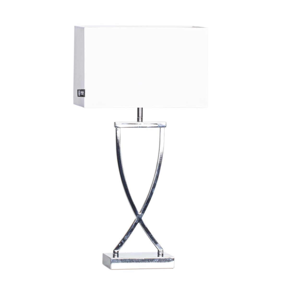 Omega 52cm Weiß tischlampe Von By Rydéns - Die Lampe ist stilvoll und elegant und sieht sowohl im Fenster als auch an der Wand gut aus.