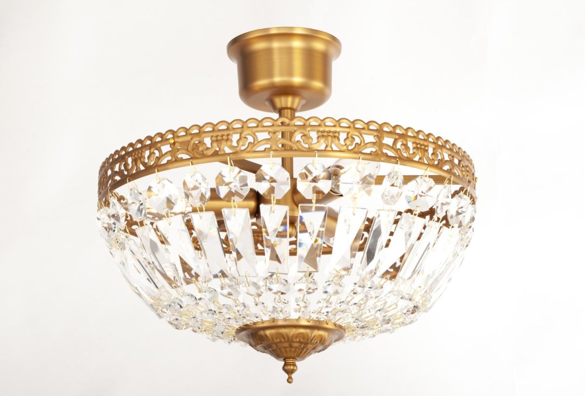 Classic Ø35 kristall Von Norrsken Design - Erleben Sie zeitlose Eleganz mit dieser exklusiven Deckenleuchte aus gebürstetem Messing, verziert mit handgeschliffenem K9-Kristall der Klasse 1.