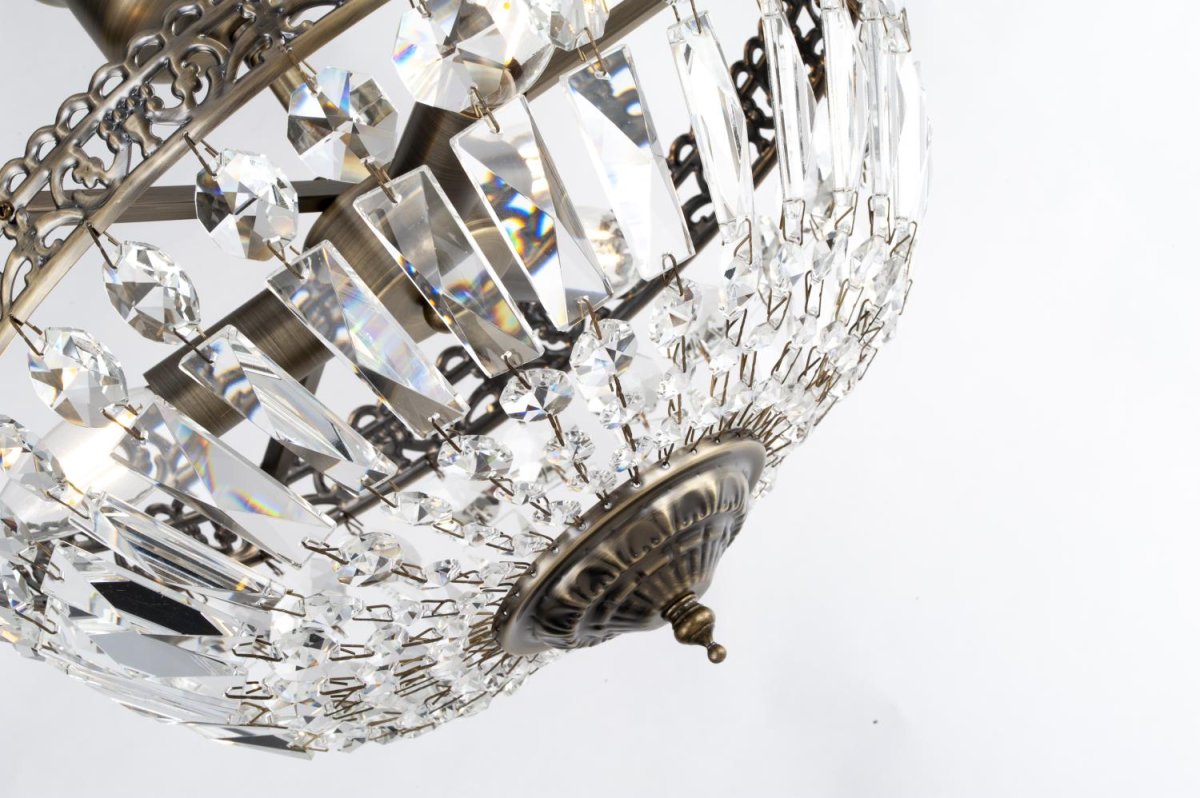 Classic Ø35 Antikes Messing kristall Von Norrsken Design - Erleben Sie zeitlose Eleganz mit dieser exklusiven Deckenleuchte aus antikem Messing, verziert mit handgeschliffenem K9-Kristall der Klasse 1.