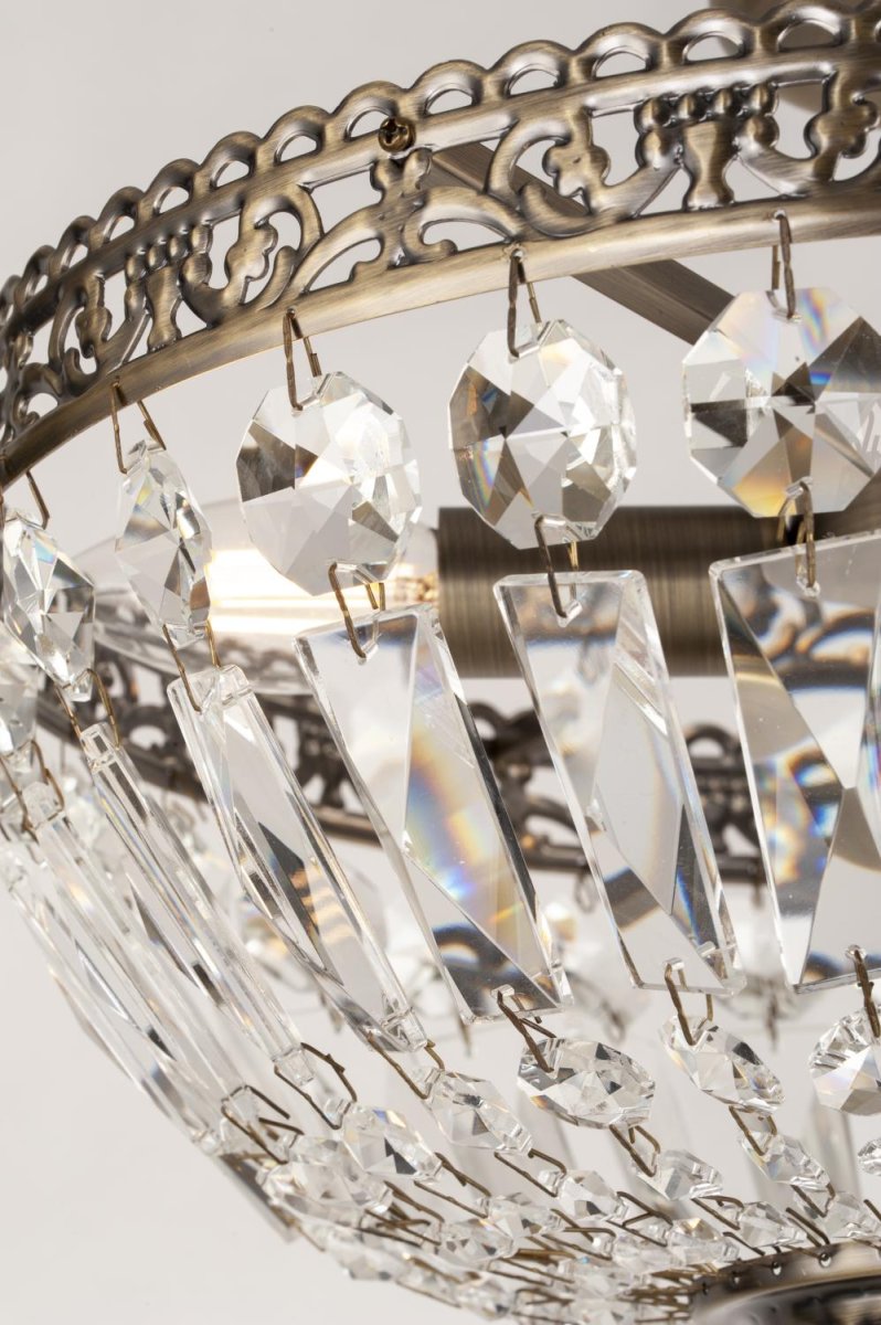 Classic Ø35 Antikes Messing kristall Von Norrsken Design - Erleben Sie zeitlose Eleganz mit dieser exklusiven Deckenleuchte aus antikem Messing, verziert mit handgeschliffenem K9-Kristall der Klasse 1.