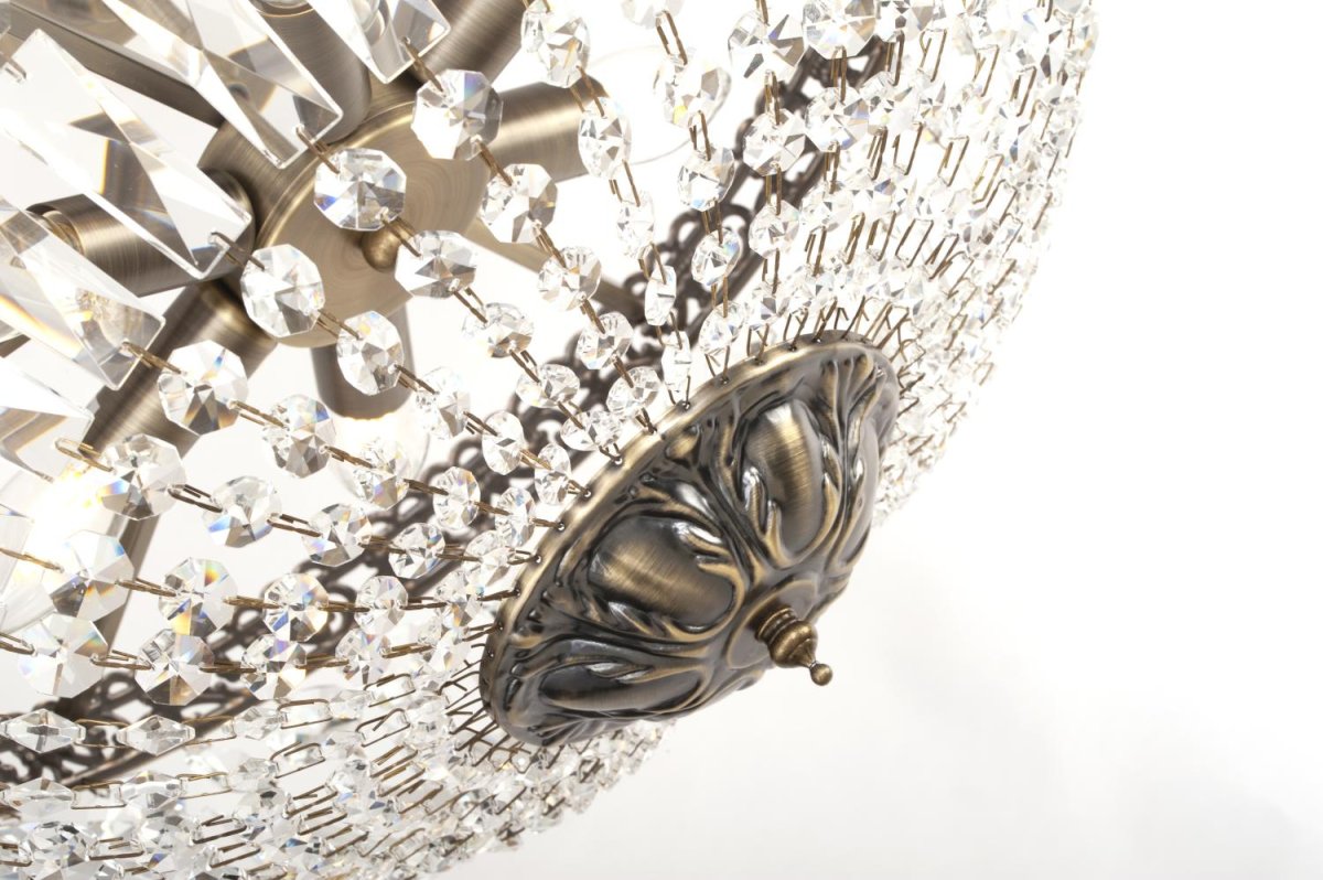 Classic Ø45 Antikes Messing kristall Von Norrsken Design - Erleben Sie zeitlose Eleganz mit dieser exklusiven Deckenleuchte aus antikem Messing, verziert mit handgeschliffenem K9-Kristall der Klasse 1.