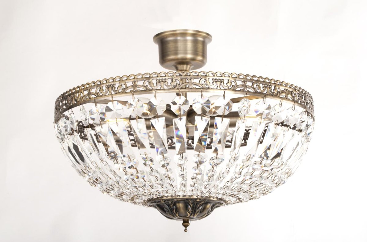 Classic Ø45 Antikes Messing kristall Von Norrsken Design - Erleben Sie zeitlose Eleganz mit dieser exklusiven Deckenleuchte aus antikem Messing, verziert mit handgeschliffenem K9-Kristall der Klasse 1.