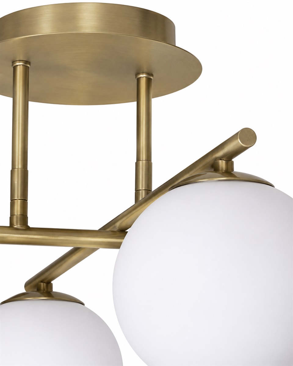 Globi 4 Ø65 Gebürstetes Messing/Weiß deckenleuchte Von Nordic Lighting - Die elegante Deckenleuchte Globi 4 verleiht jedem Raum ein stilvolles Ambiente und spendet ein sanftes, angenehmes Licht.