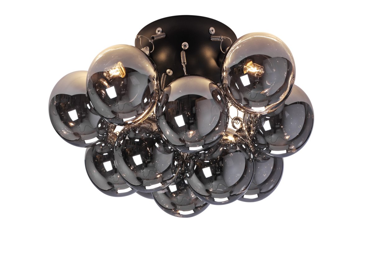 Monaco Ø30 Rauchfarben deckenleuchte Von Lampan - Es ist aus allen Blickwinkeln gleichermaßen schön und eignet sich daher ideal für eine zentrale Platzierung im Raum, wo es besonders hervorsticht und zum Blickfang wird.