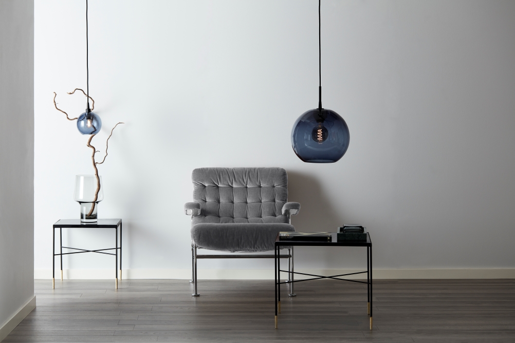 Gloria Ø20 Blau/Schwarz hängelampe Von Belid - Jede Gloria-Lampe ist mit ihrer mundgeblasenen Oberfl&auml;che ein Unikat und verleiht Ihrem Zuhause Charakter und Pers&ouml;nlichkeit.