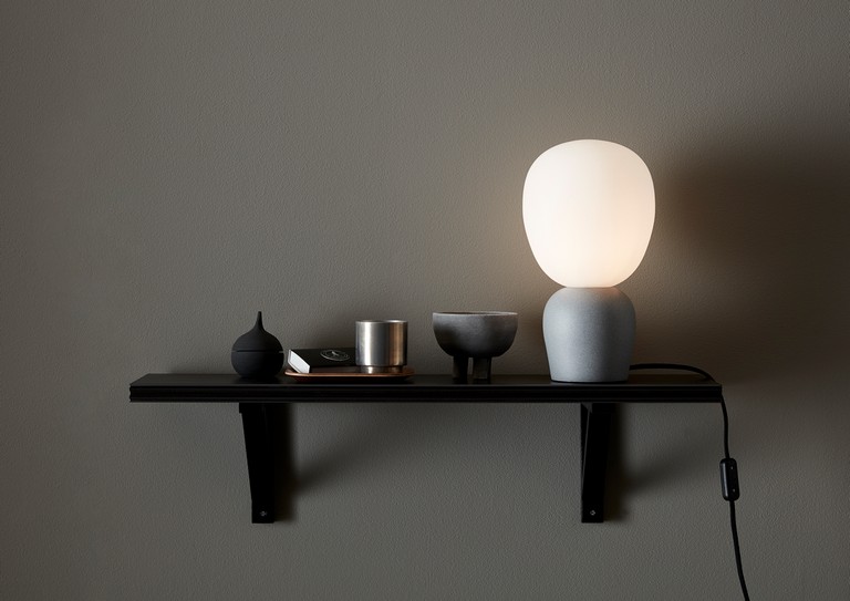 Buddy 18cm Betonkonstruktion tischlampe Von Belid - Buddy ist von hoher Qualität und hat trotz der weichen Formen einen soliden Ausdruck.