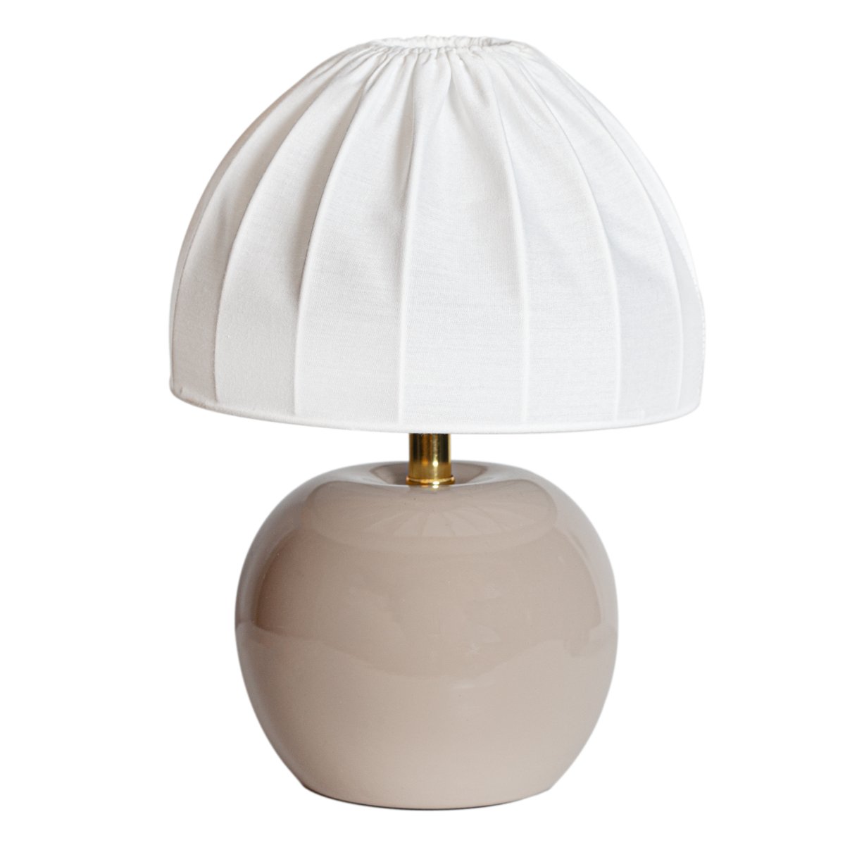 Peach 27cm Beige tischlampe Von Cottex - Der wei&szlig;e Textilschirm mit seinem eleganten Plissee-Design bildet einen sch&ouml;nen Kontrast zum erdigen Fu&szlig; und sorgt f&uuml;r ein sanftes, angenehmes Licht.