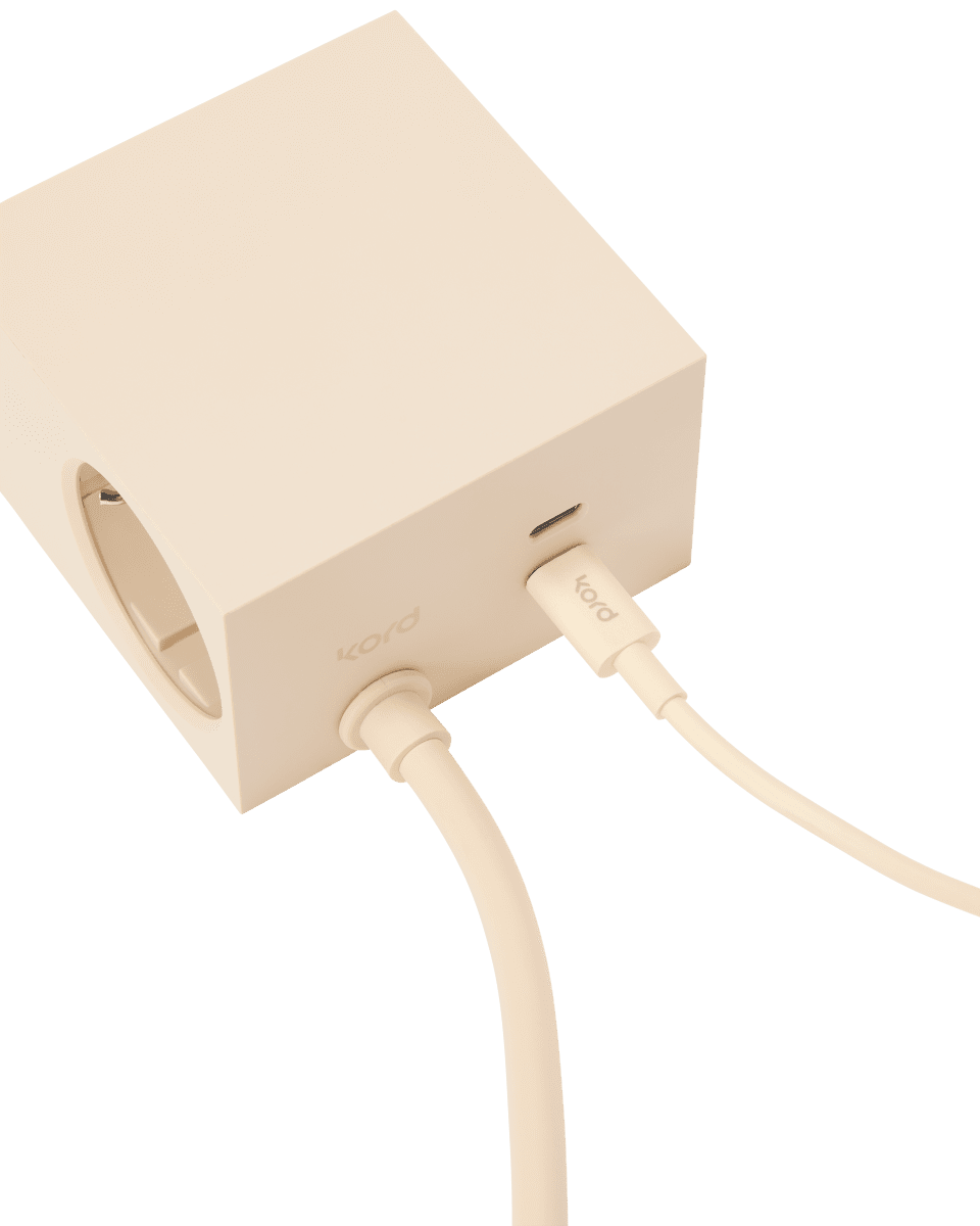 USB-C zu USB-C Perlmutt-Elfenbein Von Kord - Eine elegante L&ouml;sung, die Design und Funktion vereint.