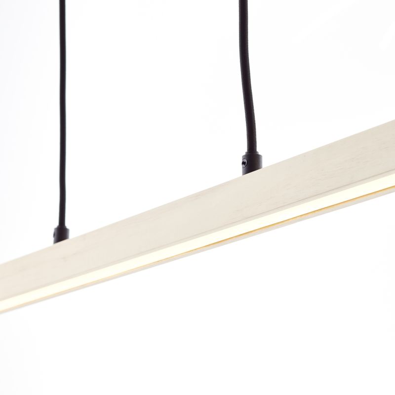 Arion 103cm Holz hängelampe Von Brilliant - Arion ist eine elegante und stilvolle Pendelleuchte, die mit ihren gro&szlig;z&uuml;gigen Abmessungen &ndash; 150 cm H&ouml;he und 103 cm Breite &ndash; besonders gut &uuml;ber dem Esstisch wirkt.