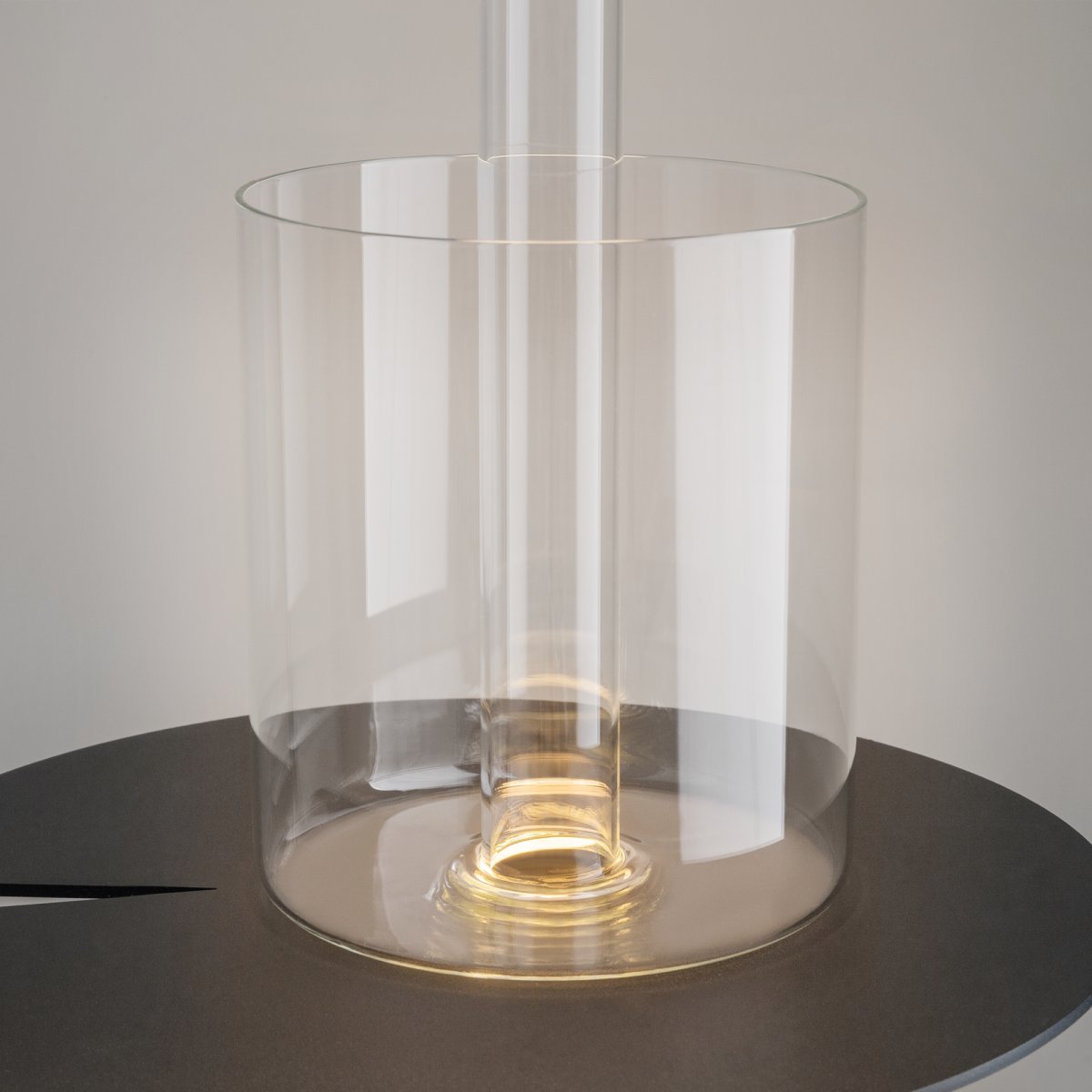 AI Collaboration 35cm Schwarz tragbare Von Maytoni - Die Lampen verfügen über einen praktischen Touch-Schalter über dem Lampenschirm und sind tragbar mit einer Akkulaufzeit von bis zu 8 Stunden.