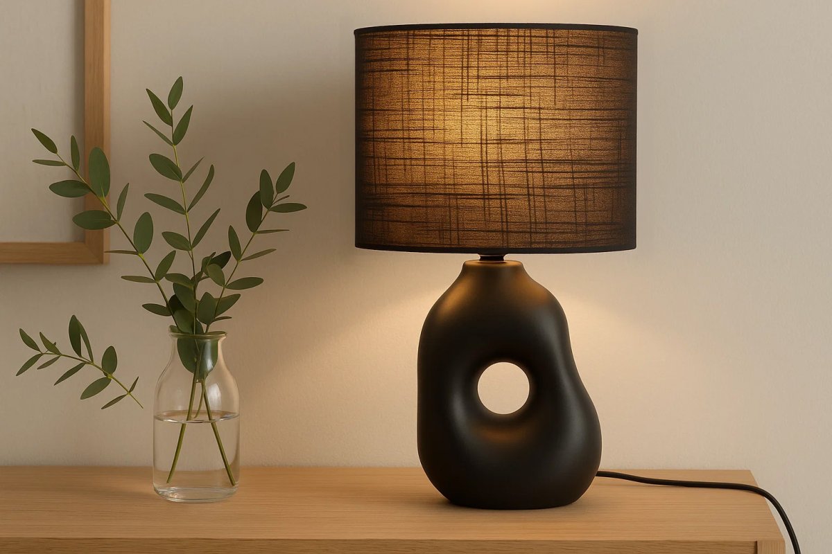 Pikazo 45cm Schwarz tischlampe Von Lampan - Das moderne und künstlerische Design macht die Leuchte zu einem stilvollen Blickfang, der jedem Raum Licht und Charakter verleiht.