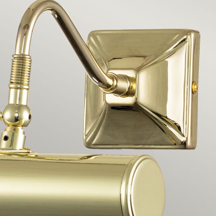 Picture 19cm Messing Von Elstead Lighting - Das Design umfasst geschmackvoll detaillierte Wandhalterungen und dekorative Wickeldetails, die für ein subtiles und dennoch anspruchsvolles Aussehen sorgen.